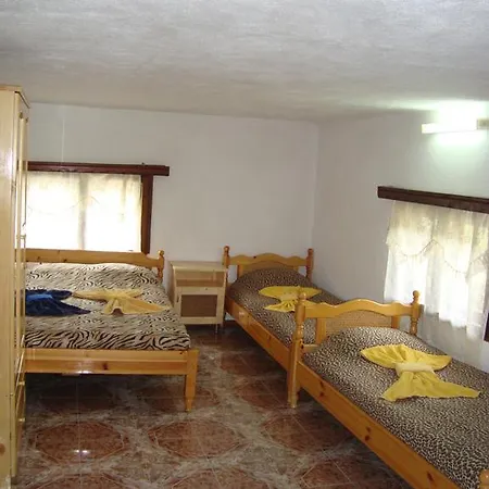 Kuma Lissa Guest house *