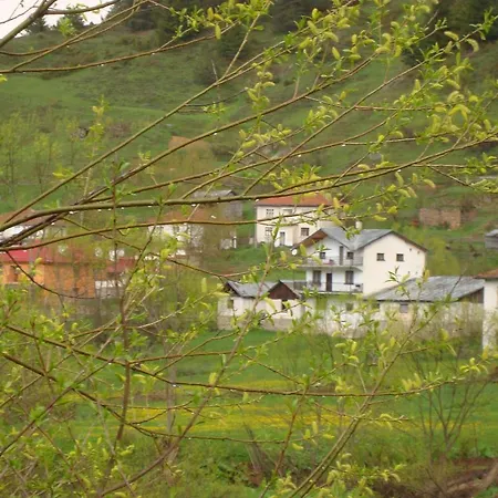 Kuma Lissa Guest house *