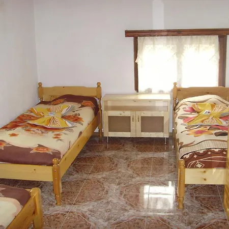 Kuma Lissa Guest house *