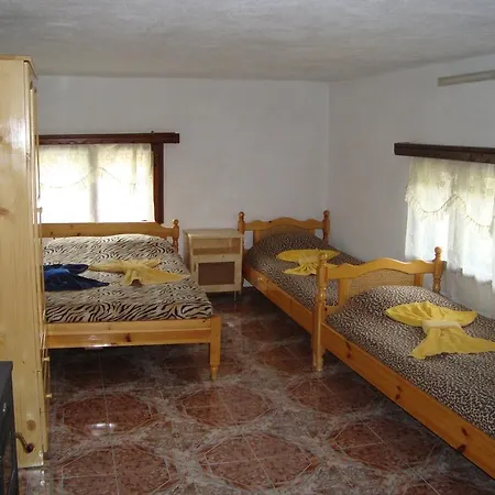 Kuma Lissa Guest house *