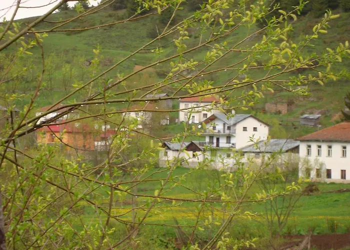 Kuma Lissa Guest house *